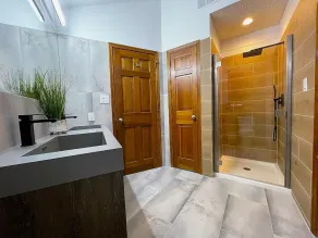 Amazing Modern Lakefront Chateau in prime Pocono location - Image 2