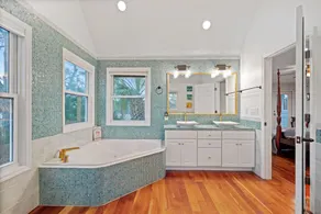 Secluded Marsh Front home-Private Salt Water Pond-5 min walk to beach access! - Image 3