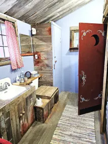 Cozy Pioneer's Cabin on a Peaceful Family Farm - Image 4