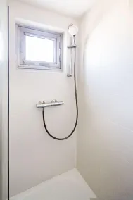 Apartment with harbor view and swimming pool - Image 3