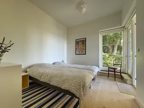 Large Holiday Home w/ Stunning Waterfront Views & Separate Guest house sleeps 12 - Image 5