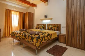 Private Villa with Indoor Heated Jacuzzi - Image 5