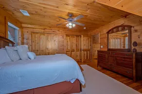 Charming 4BR Cabin with Dynamic Mountain Views - Image 3