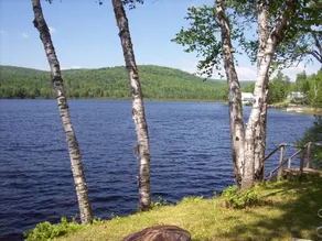 Charming Lakefront Cottage - Image 4