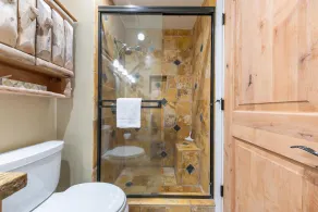Condo de luxe au bord du lac pour une détente complète - Image 4