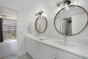 3 Bedroom Penthouse with Stunning Sunset Views of Blackburn Bay! - Image 3