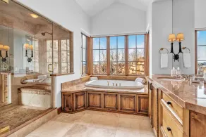 Stunning View Estate (2.6 acres) Walking distance to town - Image 2