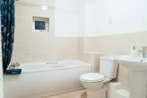 *NEW* Central Derby Apt, with Parking - The Vulcan - Sleeps 6 - Image 4