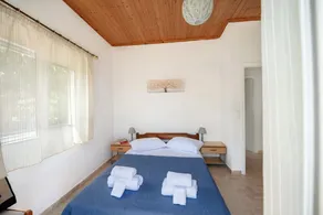 To Pournari Beachside Garden House - Happy Rentals - Image 5