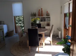 Studio Rouge in heart of old Bowral only minutes walk to shops and restaurants - Image 5
