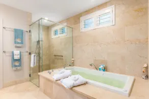 Lux Palace ~ON~ beach w/ lifeguard! 4 mast.suites, pool, elev. Bedrms <100USD nt - Image 4
