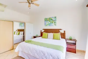 Bright Condo with Shared Pool - Walk to Dining, Shopping & the Beach - Image 5