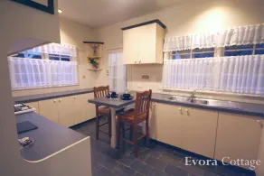 Evora Cottage with spa bath & wood fireplace - Image 5