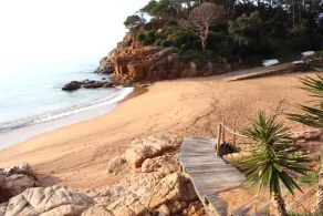 In a cove, house with private pool, WiFi, garden and terraces, pétanque pitch, sea view - Image 5