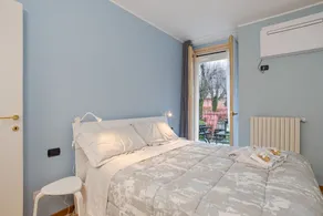 GuestHost - Cozy 60m2 apartment, perfect for two people, located on the 1st floor of a building with lift.The property is located on the road that connects Como and Menaggio, a few steps from the town center and just 300 meters from the Ossuccio lido, a - Image 5