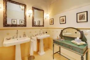 Villa storica sulle colline toscane con piscina privata - Image 4