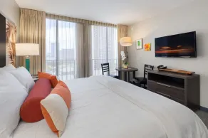 Cozy Room in Heart of Waikiki - Image 5