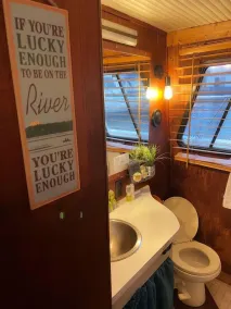 The \"Lily Pad\" Boatel Houseboat - Image 4