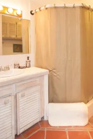 ¡El hogar de un surfista lejos de casa! Suave alrededor de los bordes, acogedor y playero - Image 3