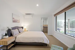 Island Life by Ready Set Stay- Spacious home a stroll away from the beach - Image 4