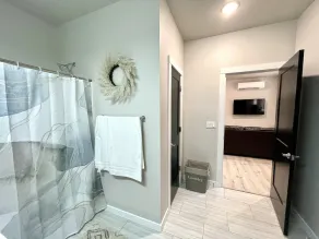 New Guest Suite 2br/1bth in DT Vancouver - pet friendly - Image 3