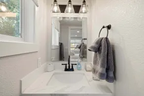 Cozy Casita - Minutes to Autzen & Downtown home - Image 4