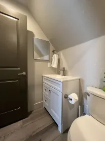S Broadway 2 bed getaway w Parking - 98 walk score - Image 4