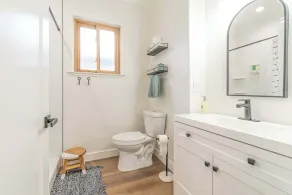 Stylish 2-Bedroom walking distance to Downtown - Image 3