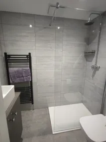 A stunning 2-bed, 2-bathroom suite, 5 min from the beach! - Image 3