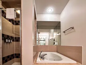 2 bedroom townhome  Collingwood - Image 2