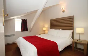 Appartement dans un Monument Historique avec Cuisine Equipée | Accès Piscine saisonnière - Image 3