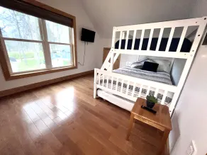 Gorgeous cottage on Silver Lake.  Golfing, boating, hiking and more! - Image 4