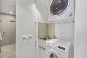 Bright 2-Bed Apartment in Bowen Hills - Image 3