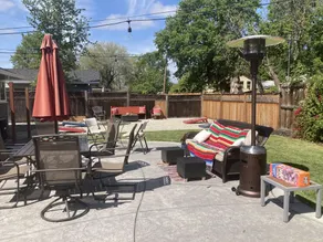 Cozy 2 bed, 2 bath home, walking distance to everything! Big yard. Dog friendly! - Image 5