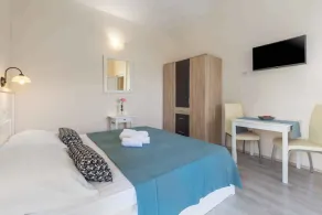Studio with pool and air conditioning - Image 4