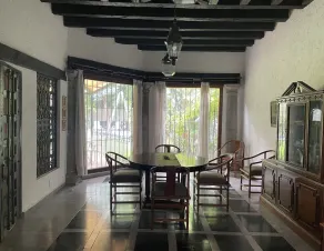 Private retreat w/ heated pool & beautiful garden. - Image 4