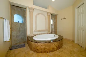 Waterfront Villa Cortona, Gulf Access, opvarmet pool / spa, 4 soveværelser, 8 sovepladser - Image 4