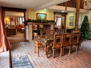 Spacious converted barn perfect for families! - Image 4