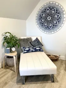 Relaxing Erie Rest Retreat- water views- 2 min walk to the beach! - Image 2