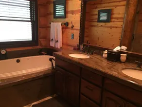 Luxurious Cabin within exclusive Hidden Meadow Ranch - Image 3