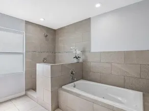 Spacious 3Bed, 2Bath Home with Open Floor Plan - Just 2.5 Miles from the Beach! - Image 4
