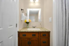 Spacious Home w/ King Bed - mid of Kemah and Galveston - Image 3