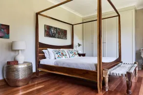 Magnificent luxury home, ideal for work or leisure. ALL Amenities Included. - Image 3