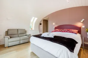 Bumble Barn Eco House - Image 5