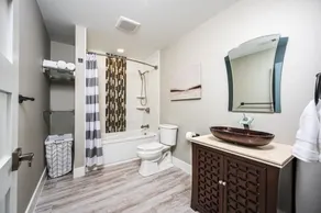 Luxury 2BR 2 BA Condo -w Free Parking & WiFi - Downtown Fort Wayne - Image 5