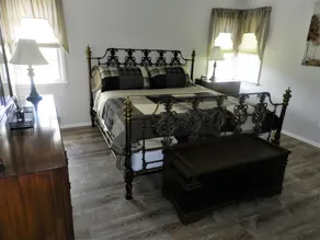 RESERVE SU FIN DE SEMANA DE OTOÑO AHORA!  2 granjas, lago de 9 acres, 52 acres, capacidad para 20 - Image 4