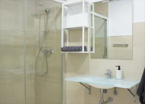 Studio-Apartment-Ensuite with Shower-Street View-Estación Centro Vialia 5 - Image 3