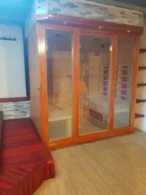 Suite Avec Jacuzzi et Sauna Privatifs à Clisson - Image 3