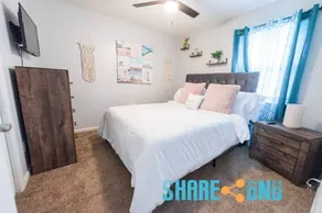 Work & Relax ~ Near LRAFB ~ King Bed ~ Patio - Image 2