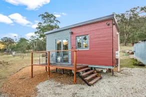 QB, 1bath Tiny Home With Mountain View - \"redbird\" - Image 2